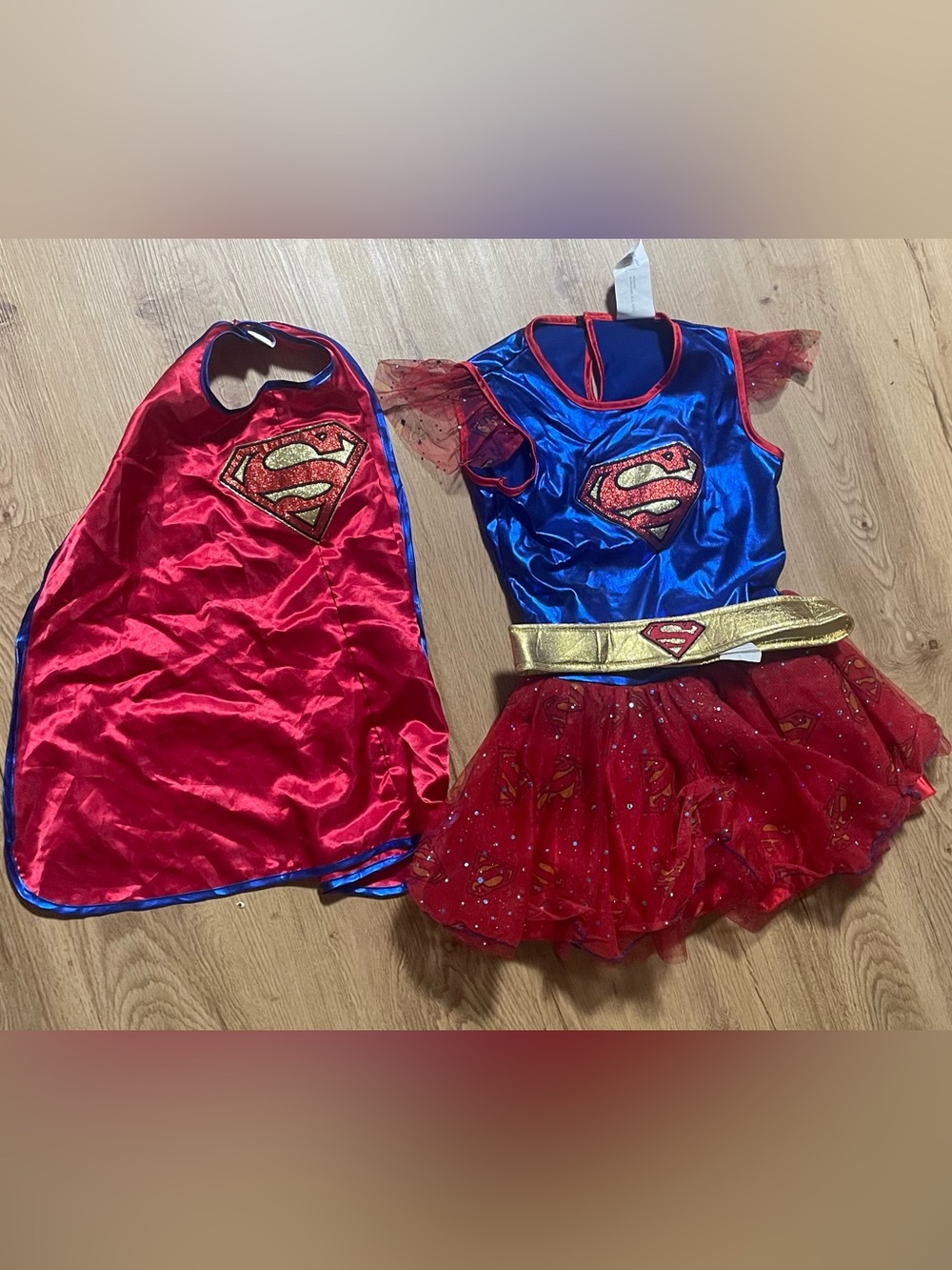 🌾 Supergirl costume